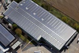 Große Photovoltaik Dachanlage